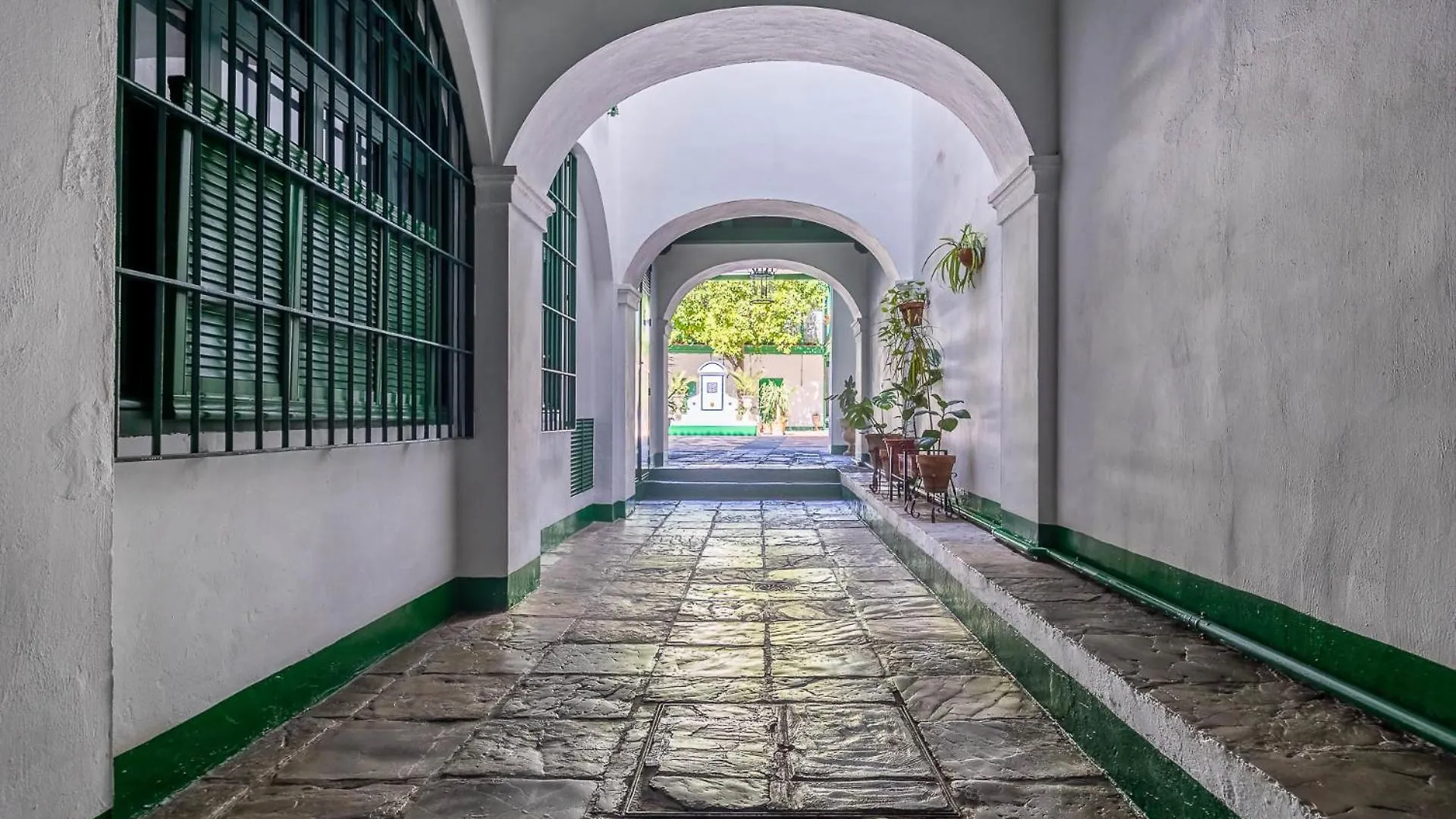 Comfy Away - Estudio En Patio De Vecinos En Las Setas Seville 0*,  Spain